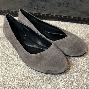 Born Ballet Flats slip on Suede Gray size 9 1/2 M